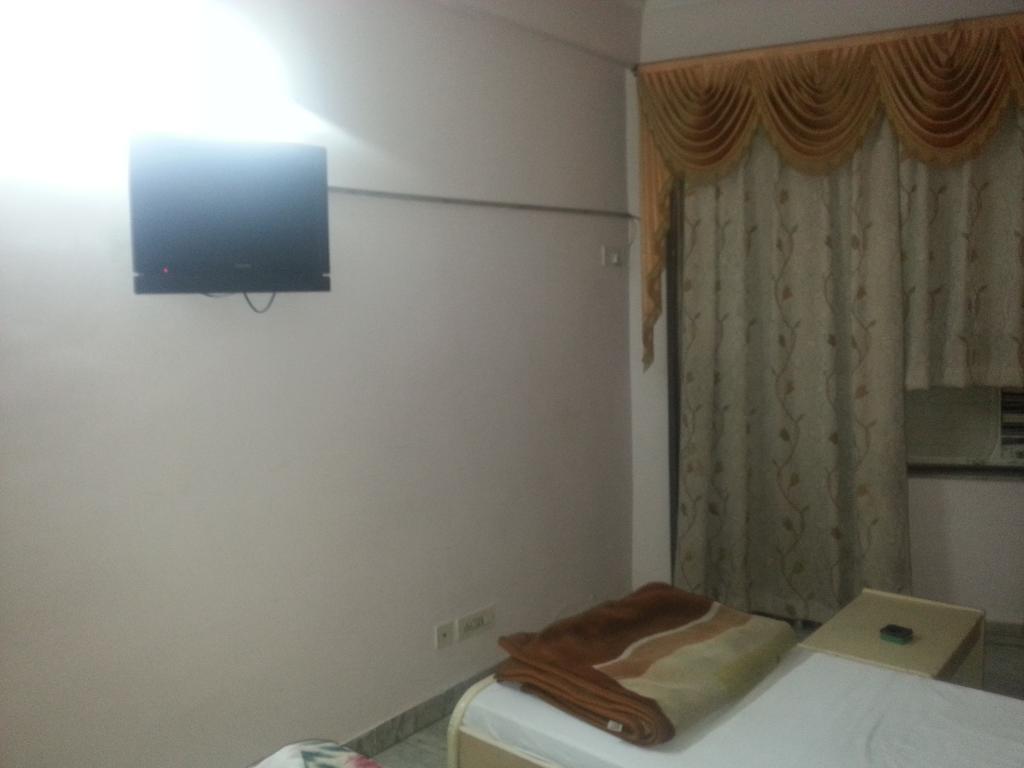 Hotel Royale Paradise Noida Habitación foto
